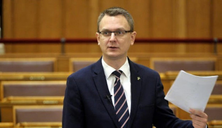 Helyre tették a történelemtanárok Rétvári Bencét az új tankönyvekkel kapcsolatban