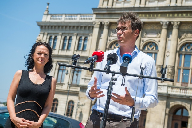 A Párbeszéd után Szabó Tímea is beállt Márki-Zay mögé