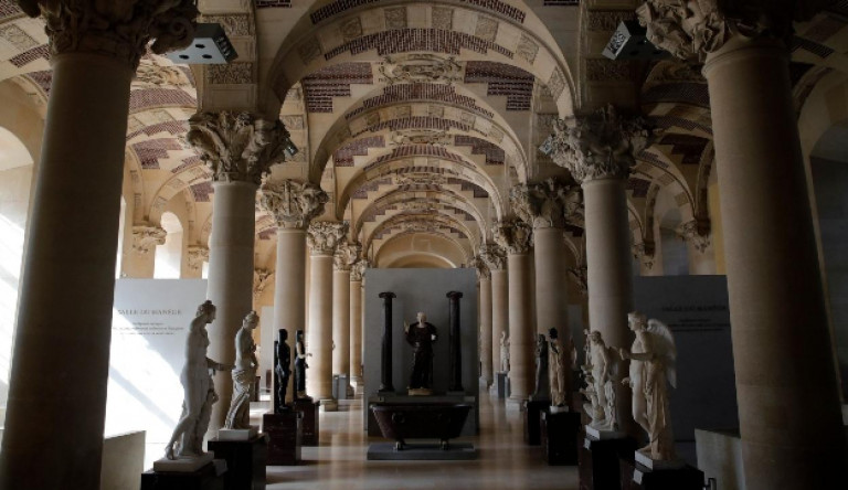 Újranyit a Louvre
