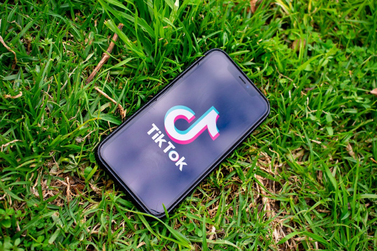Az Európai Bizottság megtiltotta a TikTok használatát munkatársai számára