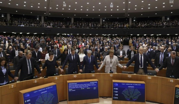 Bombát tett a német alkotmánybíróság az EU küszöbére