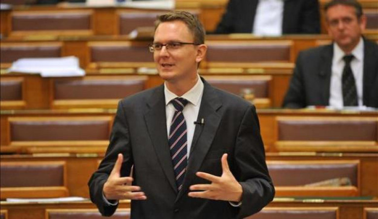 Az isten pénze sem elég a magyar „keresztény vallásos könnyűzene” felfuttatására
