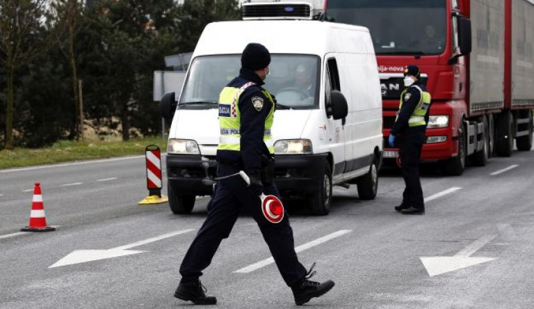 Több órás torlódással kell számolni a magyar-horvát határon