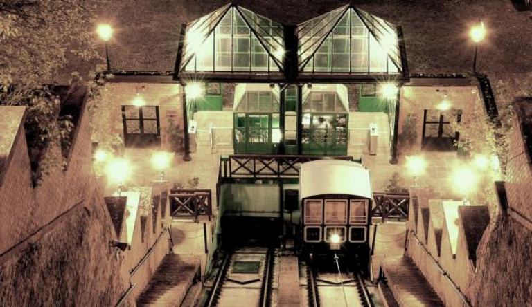 Időutazás vörös csillagos BKV-logóval: a Budavári Sikló kalandos története