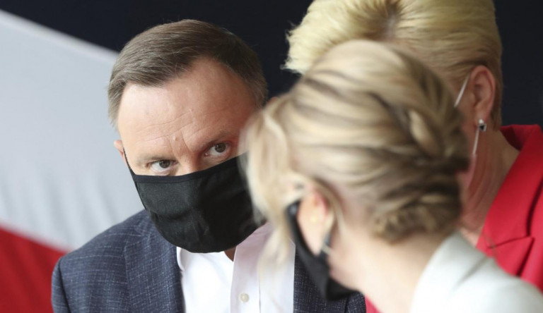 Két százalékos előnnyel nyerheti Andrzej Duda a lengyel elnökválasztást