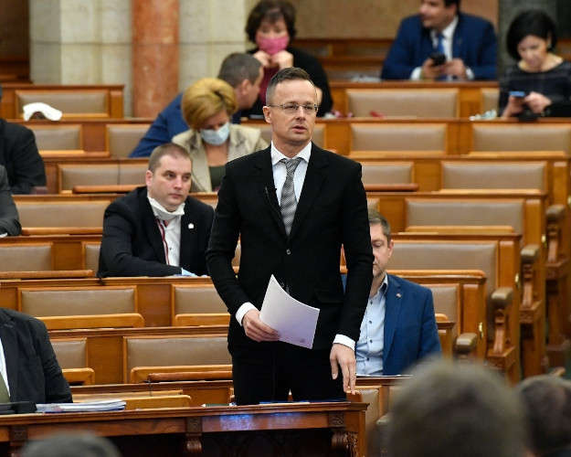 Idén 50 millióval támogatta az Eximbank Szijjártó kedvenc győri templomát