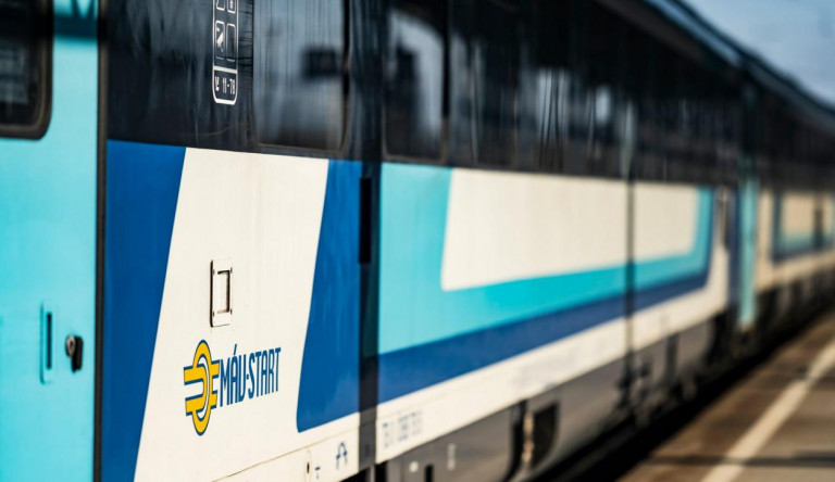 Utasok rekedtek egy lezárt vasúti kocsiban a Keleti pályaudvaron