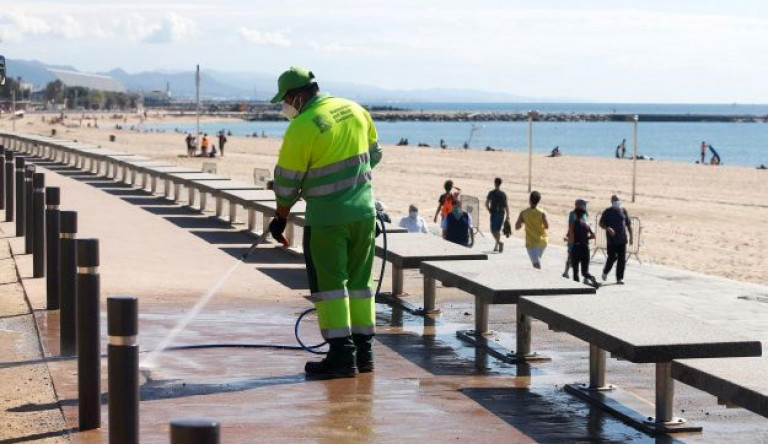 Barcelonában újra bezárják a szórakozóhelyeket, színházakat, mozikat, uszodákat
