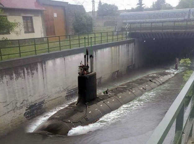Mém: tengeralattjáró a vízzel telt alagútban
