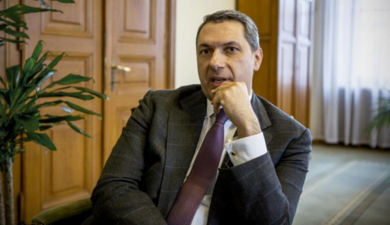 Lázár János: teniszezni jöttem, nem fideszezni