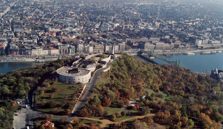 Óránként 900 ember szállítására terveznék a Gellért-hegyi siklót