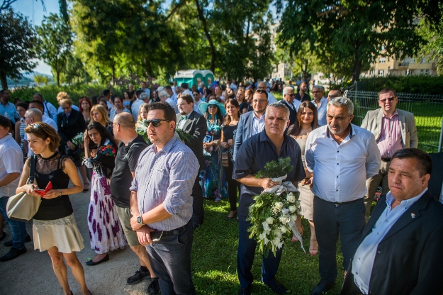 Megemlékezés és koszorúzás a fővárosi Nehru parton.