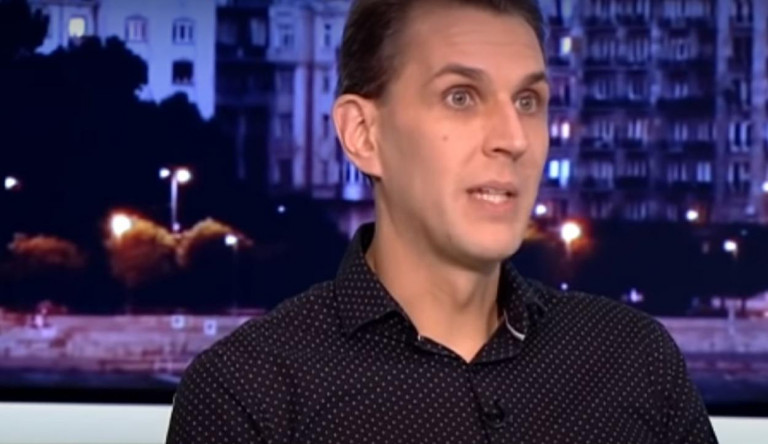 Dull Szabolcsot lakásán kereste fel a kormánypropaganda tévéstábja