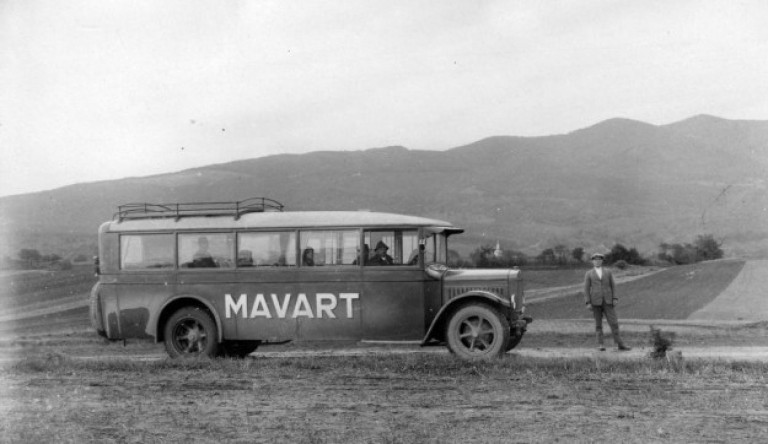 Távolsági buszok a vasút birtokában: a spórolás már a névadásban megmutatkozott