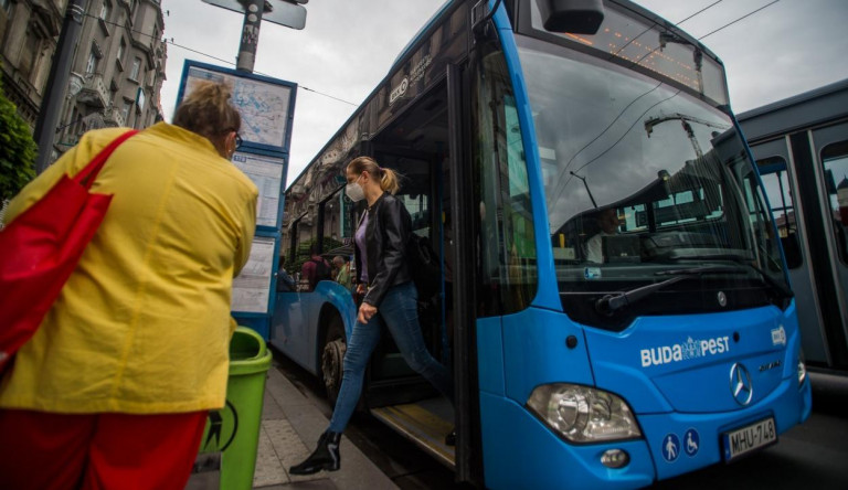 A budapestiek kétharmada ritkábban használja a tömegközlekedést a járvány kitörése óta