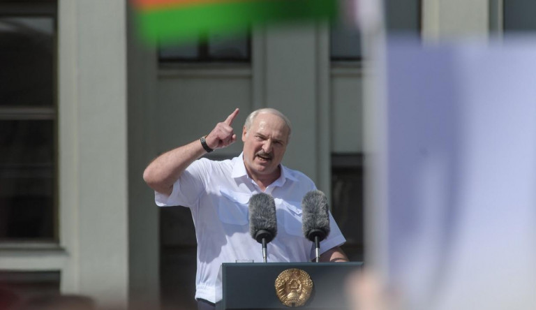 Lukasenka kész megosztani a hatalmat és módosítani az alkotmányt