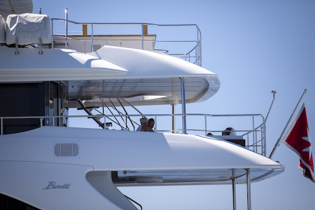 Van, akit nem érintett a járvány: Szijj László 7 milliárd osztalékot vett fel