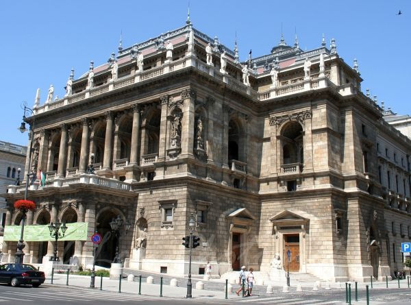 Fertőzéstől félnek az operaház művészei a maszk eldobása miatt