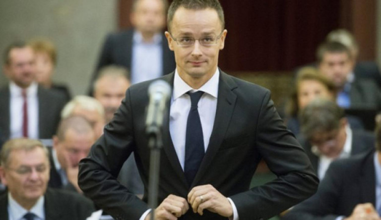 Szijjártó kirúgást ígért azoknak, akik home office-ban szerettek volna maradni a járvány alatt