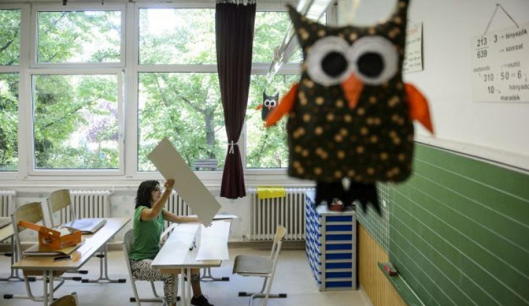 Iskolaőrökkel, új tantervvel, vírussal indul a tanév 