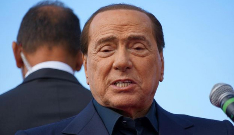 Berlusconi újra kórházban