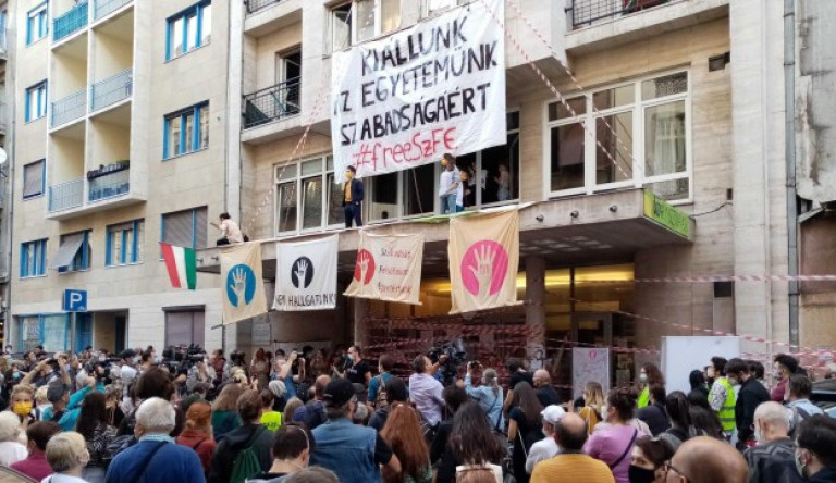 Több mint 20 SZFE-s oktató eláll az osztályindítástól