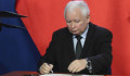 Leállt a lengyel köztévé, most Kaczyński tüntetett
