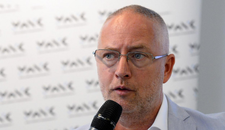 Az SZFE frissen kinevezett rektorhelyettese azzal fenyegetőzik, kérdéses, érvényes lesz-e ez a félév