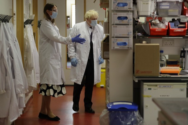 Pár hónap múlva kezdődhet a tömeges oltás Nagy-Britanniában