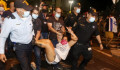 Brutális rendőri erőszakkal számolták fel a Benjámin Netanjahu elleni tömegtüntetéseket
