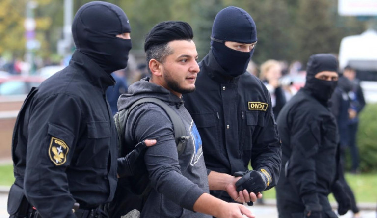 A hatóságok vízágyút is bevetnek a belarusz tüntetőkkel szemben