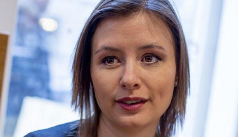 A Magyar Liberális Párt elvenné Dúró Dóra olvasójegyét