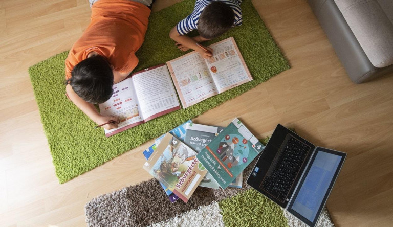 A digitális távoktatáshoz való egyenlő hozzáférést kérik a döntéshozóktól a civilek