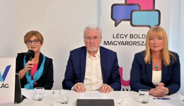 „A momentumosok anyukái, apukái lehetnénk” – bemutatkozott Pálinkás pártja