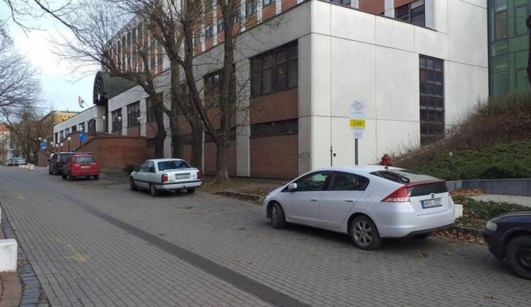Az egészségügyi törvénytől függetlenül is menekülőre fogták a szegedi klinika orvosai?