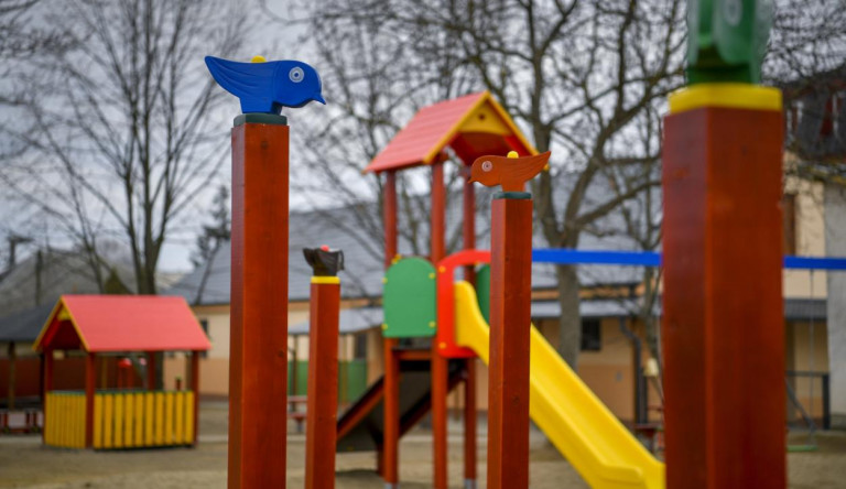 Vádat emeltek az OLAF ajánlása alapján egy játszótér-felújítási ügyben