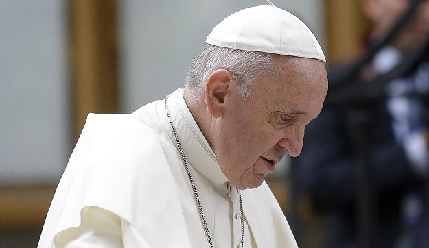 Ferenc pápa kiállt amellett, hogy a melegek élettársi kapcsolatot köthessenek