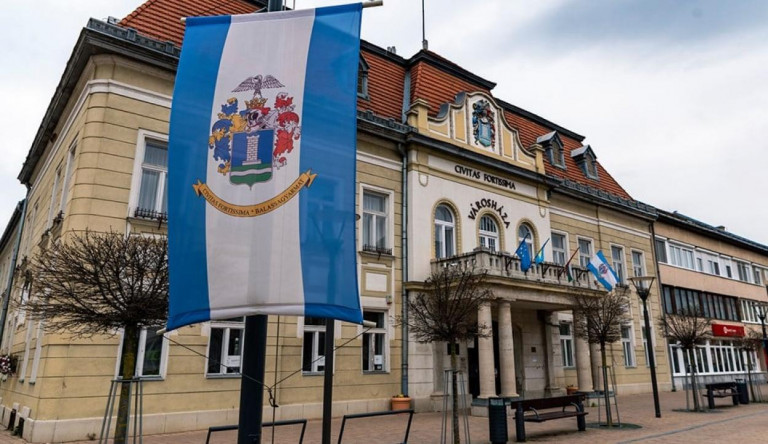 Bezárt Balassagyarmaton a városháza, koronavírusos a polgármester