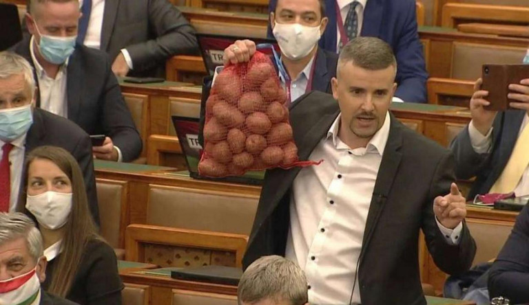 4,4 millió forintra büntette Kövér László Jakab Pétert a zsák krumpli miatt