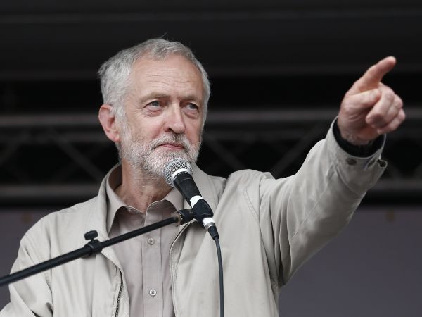 A brit Munkáspárt felfüggesztette Jeremy Corbyn párttagságát, ki is zárták az alsóházi frakcióból