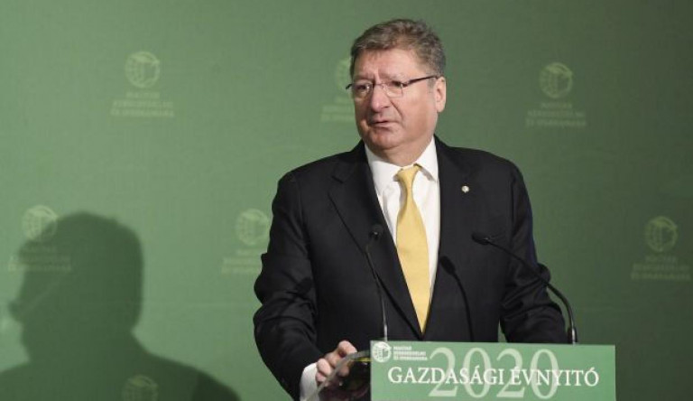 Parragh szerint jó spórolási lehetőség lenne a vasárnapi boltzár