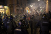 Erőszakba torkolltak a korlátozások elleni tiltakozások több spanyol városban