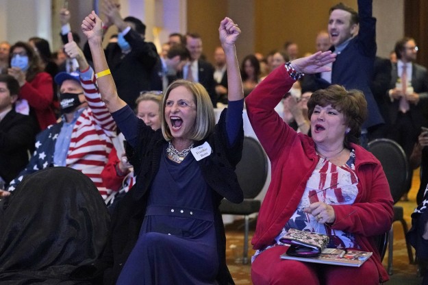 David Perdue republikánus szenátor támogatói egy eredményváró rendezvényen a Georgia állambelil Atlantában