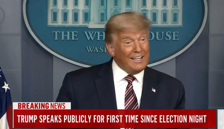 Több csatorna is megszakította Trump sajtótájékoztatóját