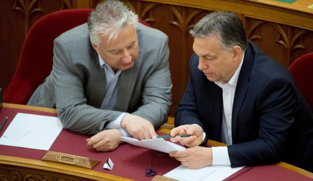 November 10-én dönthetnek a veszélyhelyzet és a rendkívüli jogrend meghosszabbításáról