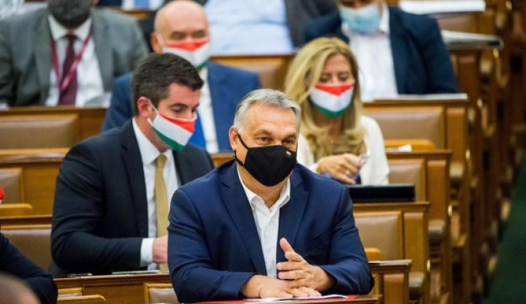 Ellenzék: Orbán vonja vissza a törvényjavaslatait