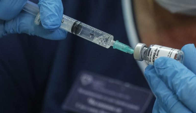 2021 első negyedében kezdhetnek oltani a koronavírus ellen az EU-ban