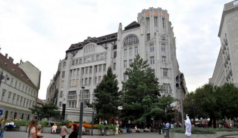 2,7 milliárd értékben adna el ingatlanokat a Belváros, de nem akarták nagy dobra verni