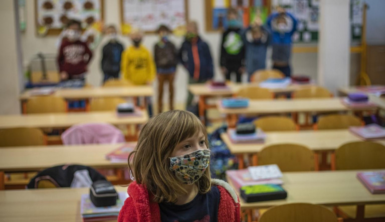 Mégsem kötelező az autistáknak maszkot viselniük, döntött a kormány
