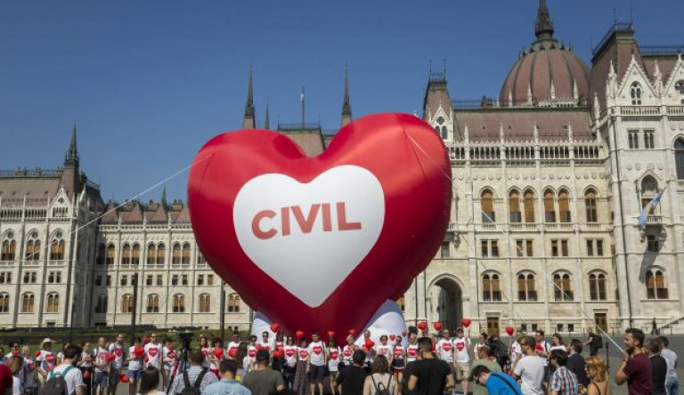 18 civil szervezet tiltakozik az Egyenlő Bánásmód Hatóság megszüntetése ellen